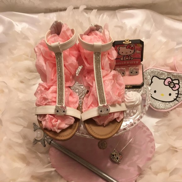 ADORABLE gladiator sandals and earings with crystal hello kitty details! - Picture 1 of 9